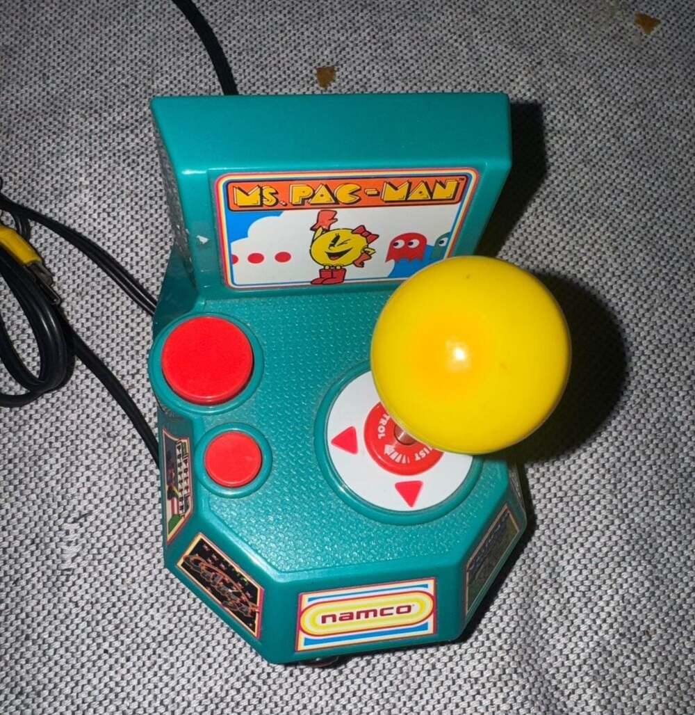 2004 Jakks Pacific Namco Ms. Pac-Man 5-in-1 Plug & Play TV Game